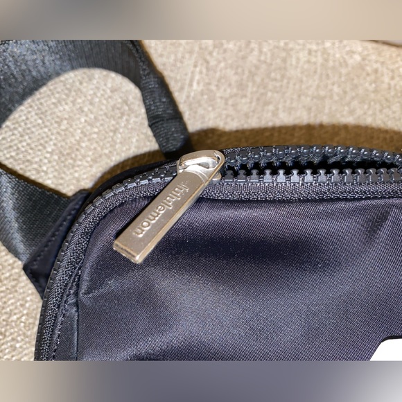 Lululemon Everywhere Belt Bag Large 2L - Picture 9 of 15